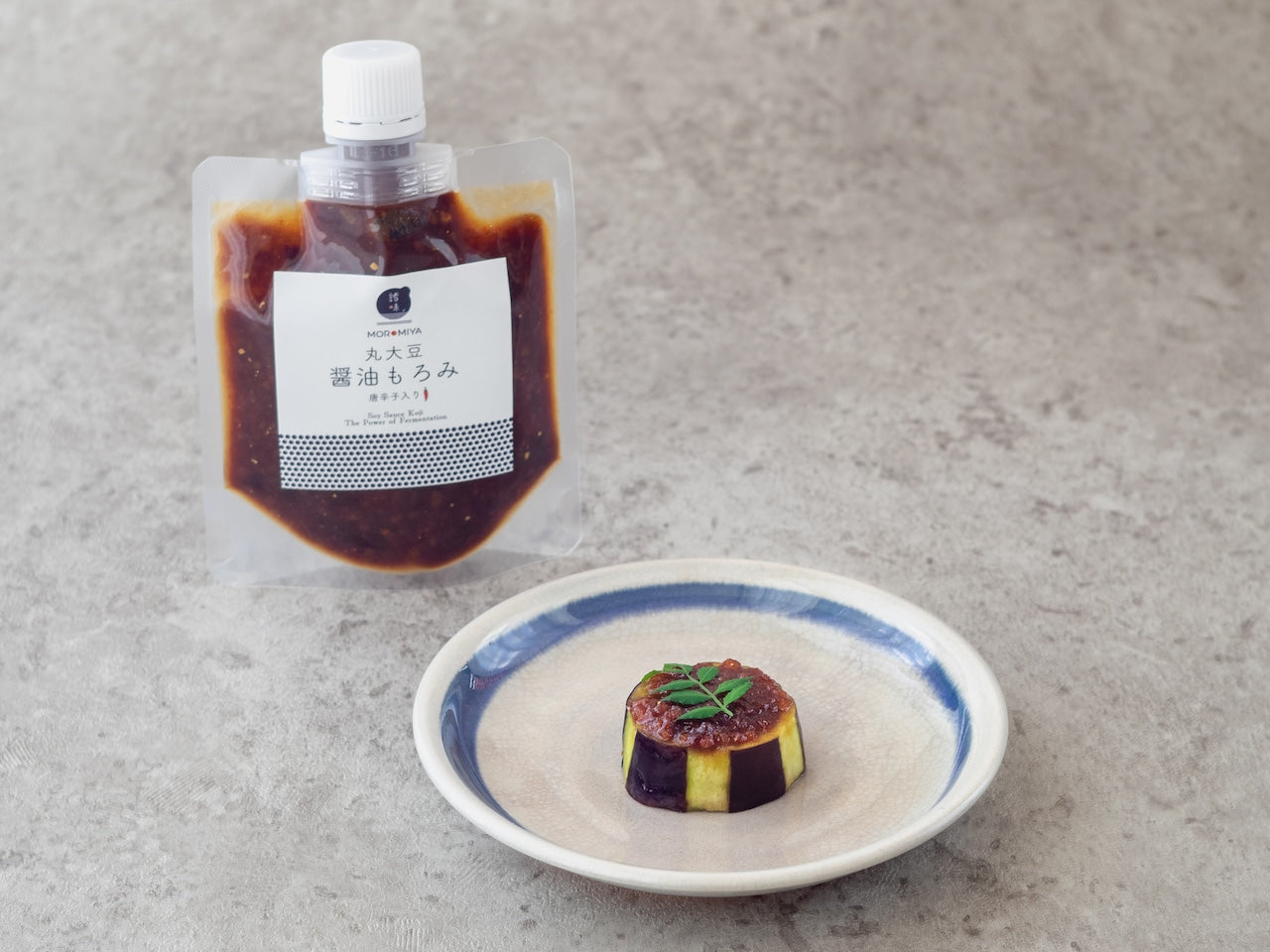 MOROMIYA自慢のもろみ使用「丸大豆醤油もろみ(唐辛子入り)」